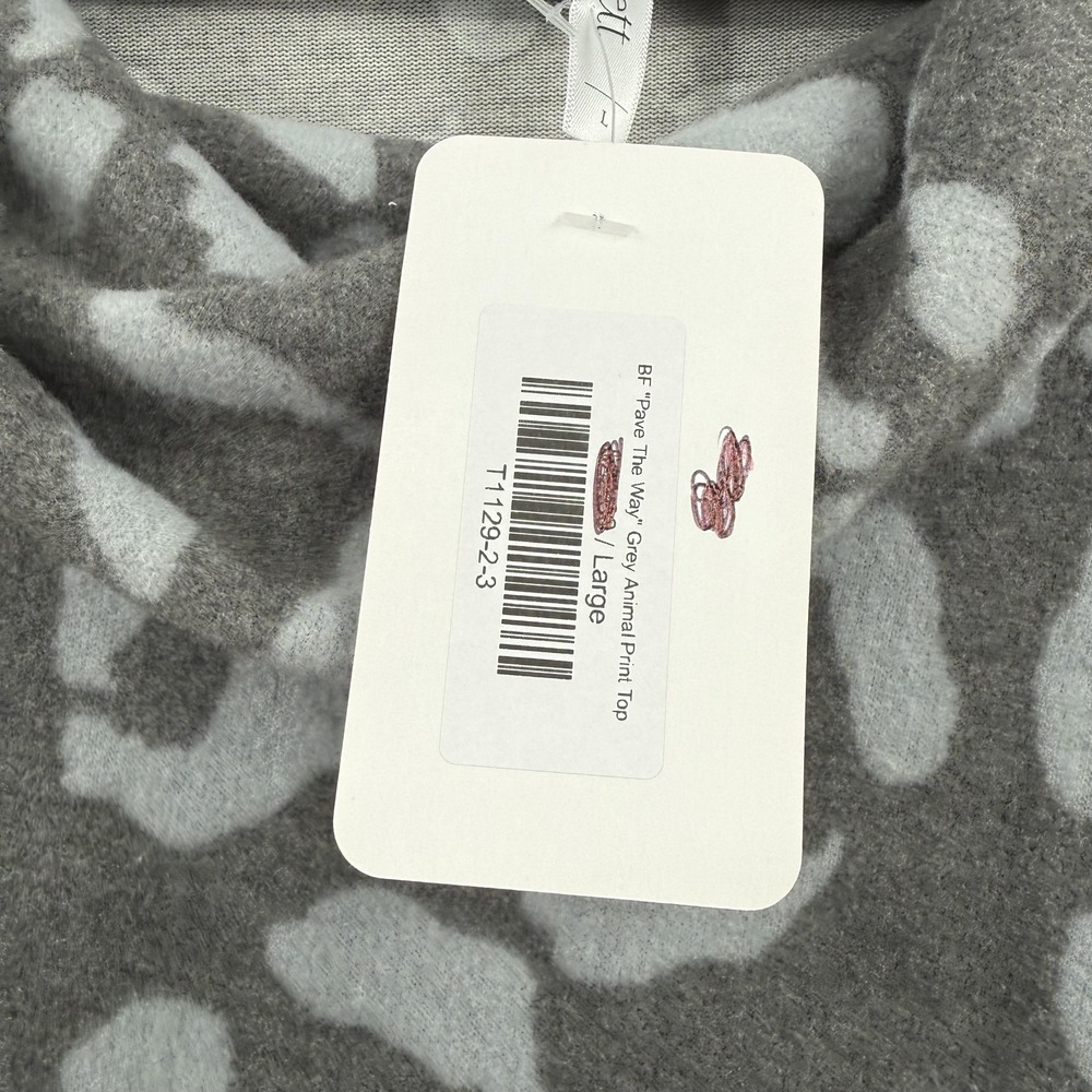 Dear Scarlett Blouse Womens L Gray Animal Tunic Top Cowl Neck 3/4 Sleeve Relaxed - Picture 4 of 11